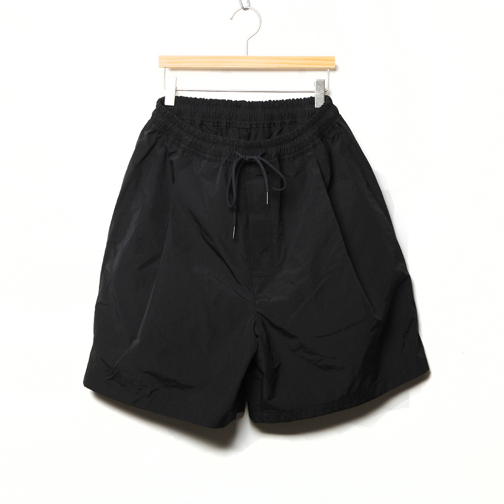 [Fall Break]  One Tuck Shorts Trousers Black  